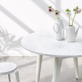 Tiptoe New Modern round table recycled plastic