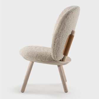 Emko Na&iuml;ve Low Chair sheepskin