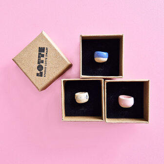 Studio Lotte Swart Mini Mok Bedeltje Lichtroze