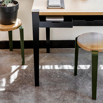 Tiptoe Monochrome desk black