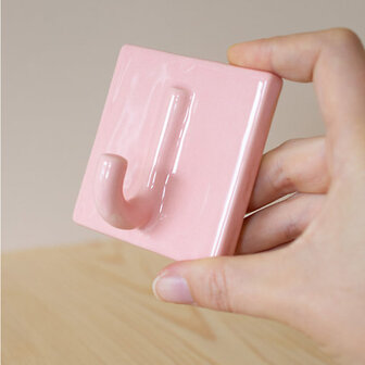 Studio Lotte Swart Hangop wandhaak single roze