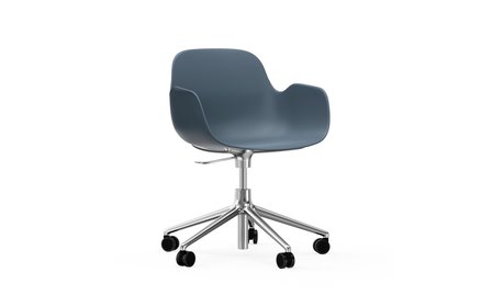 Normann-Copenhagen-Form-Swivel-Armchair-5W-gaslift blauw