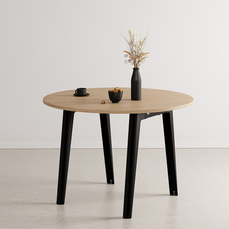 Tiptoe New Modern round table black