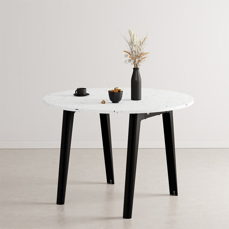 Tiptoe New Modern round table recycled plastic