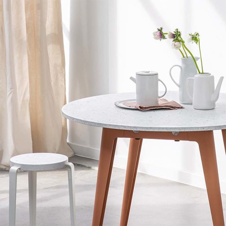 Tiptoe New Modern round table recycled plastic