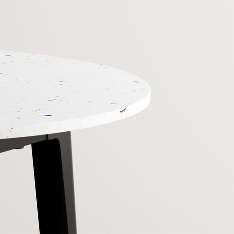 Tiptoe New Modern round table recycled plastic