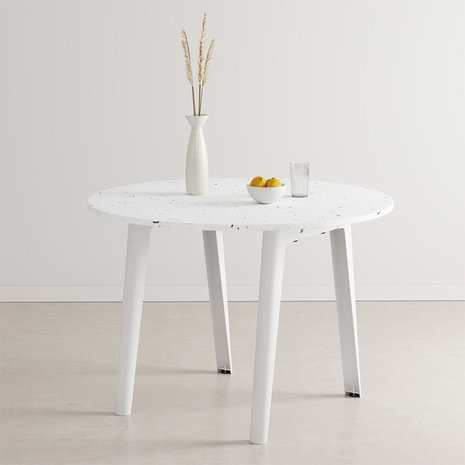 Tiptoe New Modern round table recycled plastic