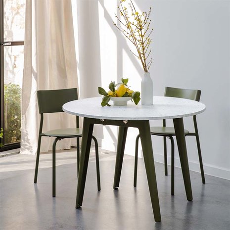 Tiptoe New Modern round table recycled plastic