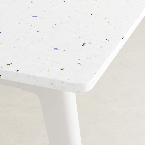 Tiptoe new Modern desk recycled plastic