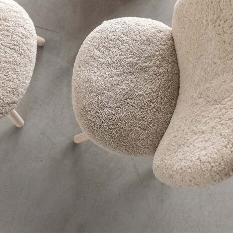Emko Naïve Low Chair sheepskin