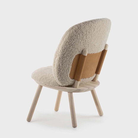 Emko Naïve Low Chair sheepskin