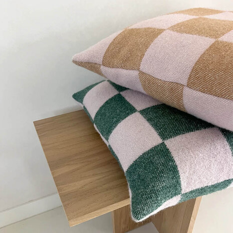 Maison Deux cushions checkers