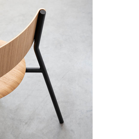 Tiptoe SSD chair black oak detail