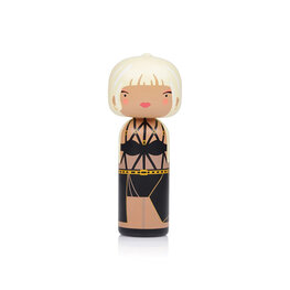 Lucie Kaas Kokeshi ​​​​​​​Donatella Versace Lucie Kaas Kokeshi ​​​​​​​Donatella Versace