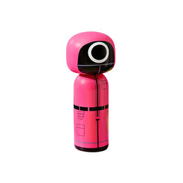 Lucie Kaas x Squid Game Gemaskerde handhaver Kokeshi Pop Lucie Kaas x Squid Game Gemaskerde handhaver Kokeshi Pop
